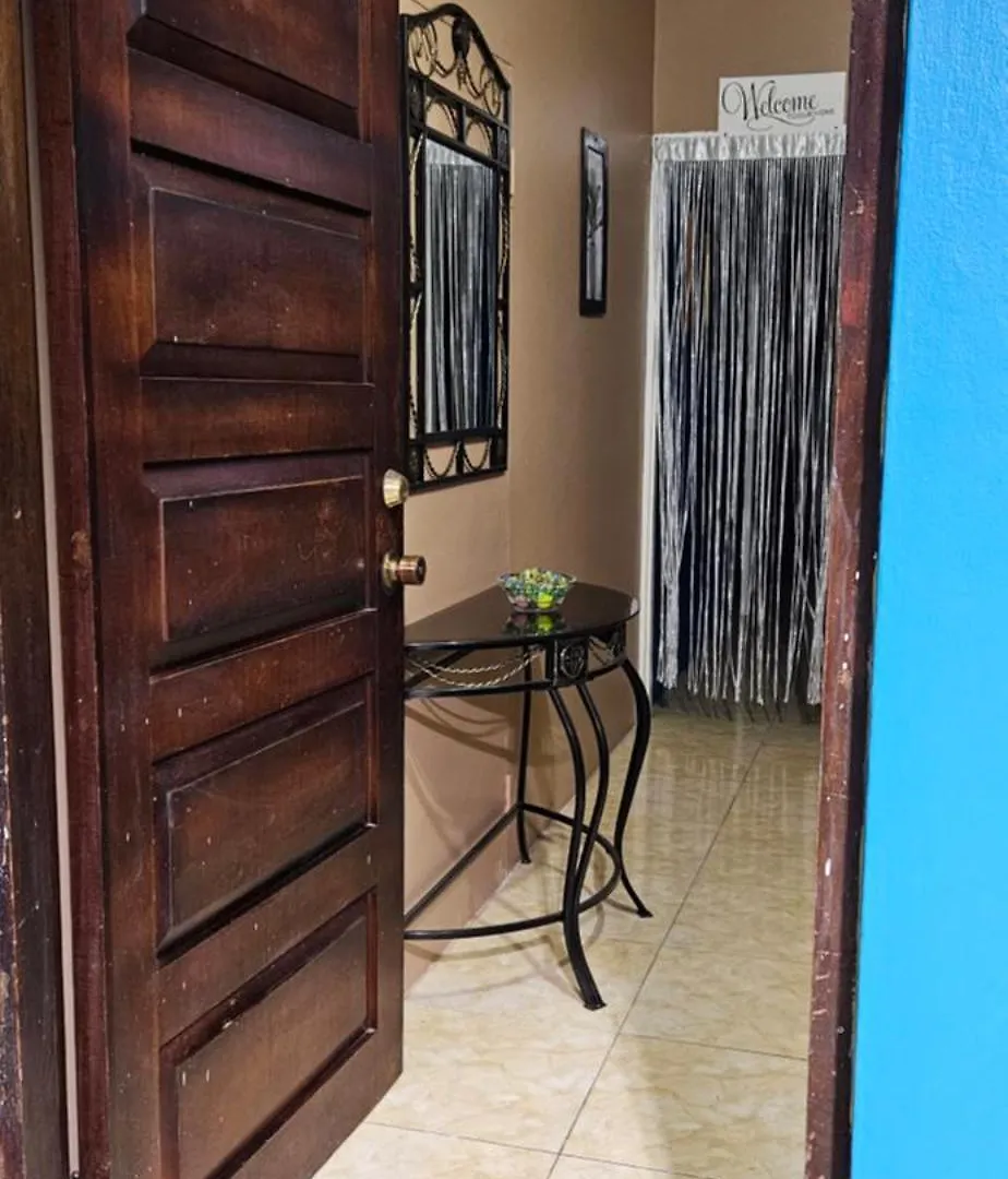 Livi'S Hide-Away! Lejlighed Spanish Town Jamaica