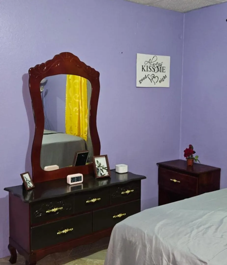 Livi'S Hide-Away! Lejlighed Spanish Town